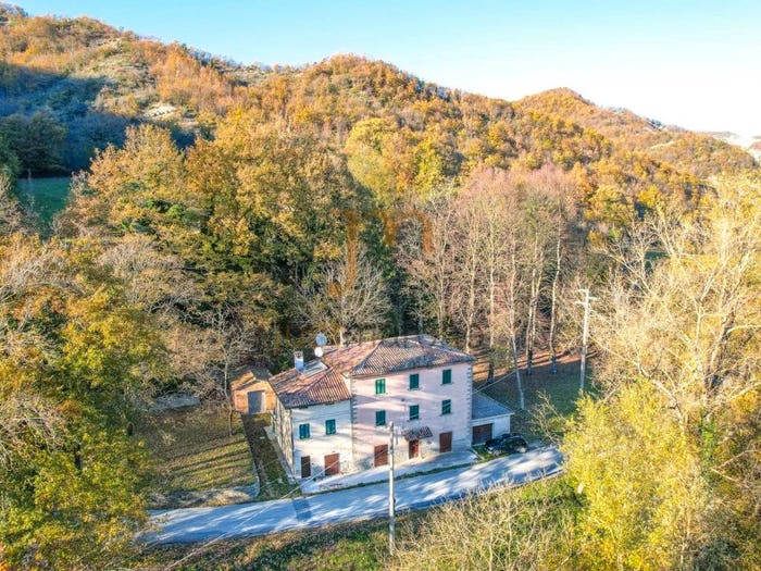 Casa con 6 locali in vendita in Via Cà Lillina, Centro, Mercatello sul Metauro