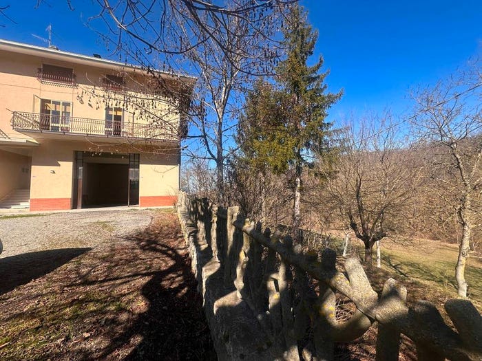 Casa con 6 locali in vendita in Via Lama, Montese
