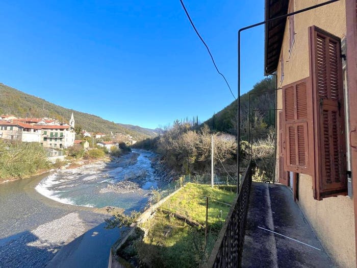 Appartamento quadrilocale in vendita in Via Paolo Manfredi, Centro, Vessalico