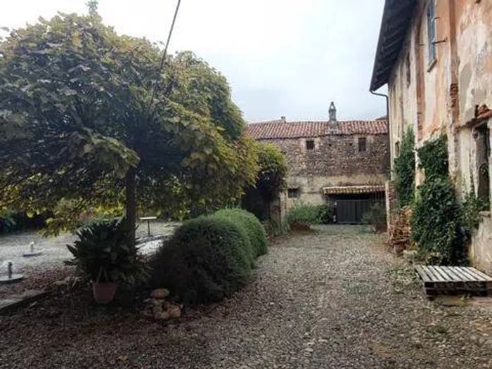 Casa con 6 locali in vendita in Piazza Caduti, Buronzo