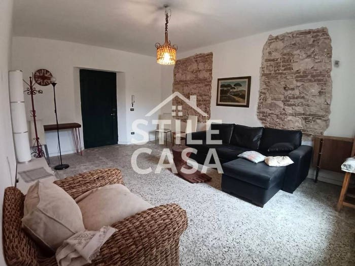 Casa con 6 locali in vendita in Via Micheloni, Montecarlo