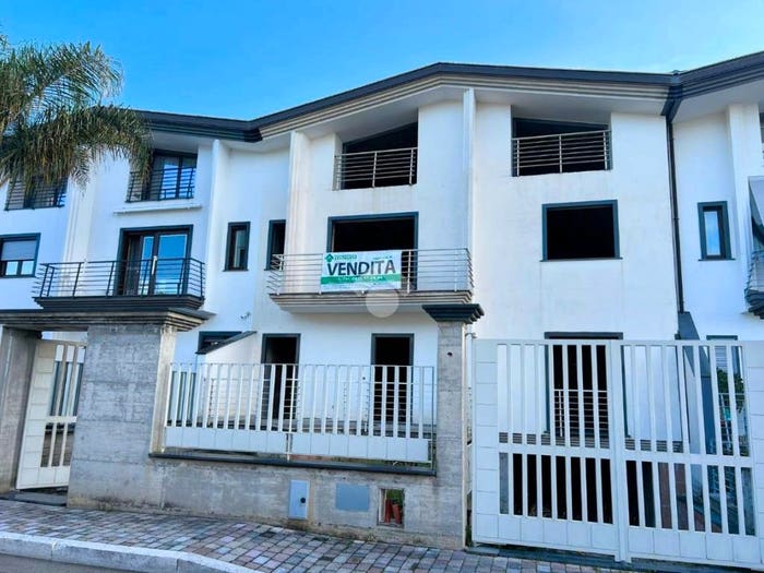 Casa con 6 locali in vendita in Via n calipari, Mondragone