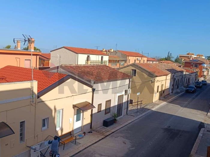 Casa con 6 locali in vendita in Via Inverse, Castelluccio dei Sauri