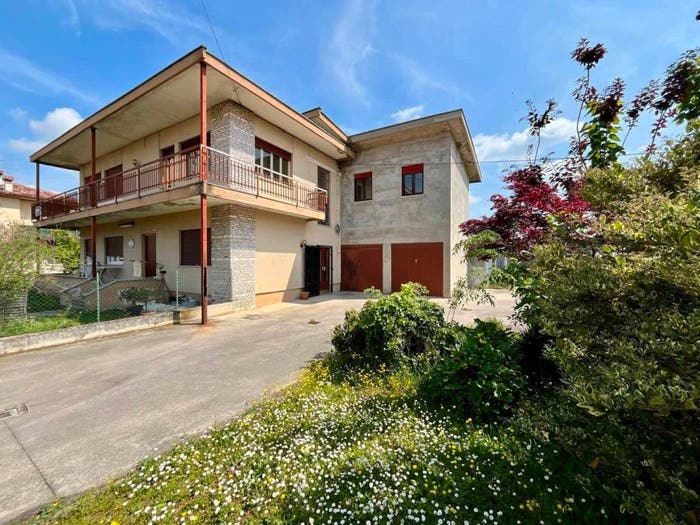 Casa con 5 locali in vendita in Via Madonna, Centro, Lonigo