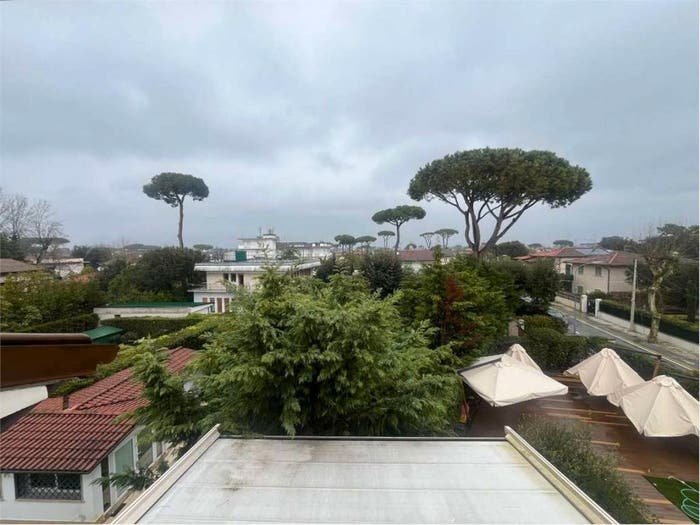 Appartamento trilocale in vendita in Via Mazzini, Vittoria Apuana, Forte dei Marmi