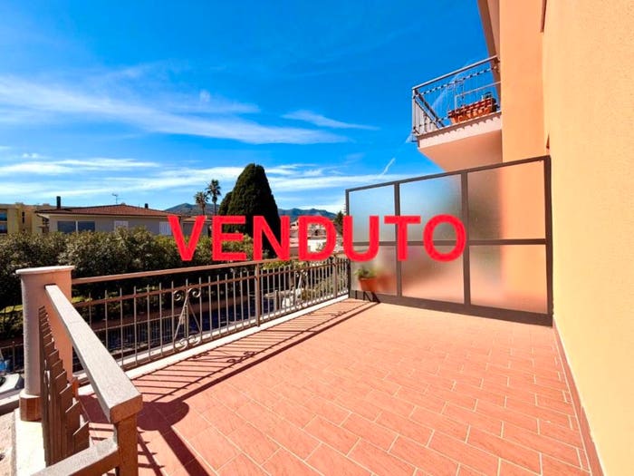 Appartamento quadrilocale in vendita in Regione Burrone, Centro, Albenga