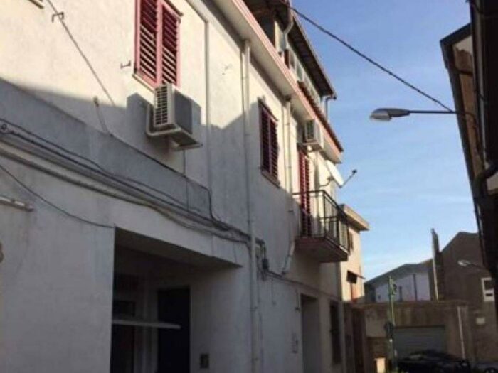 Appartamento con 6 locali in vendita in Via Napoli, Centro, Borgia