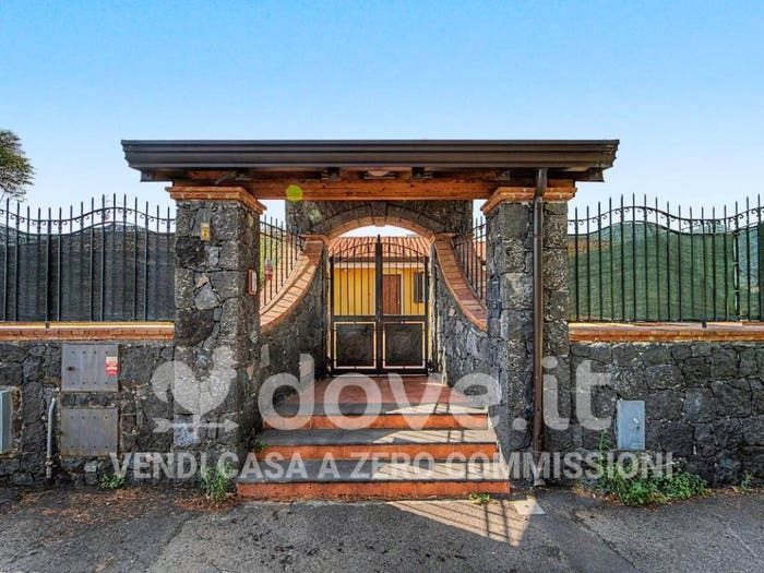 Casa quadrilocale in vendita in Via dei Girasoli, Centro, Mascalucia