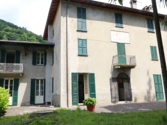 Appartamento con 6 locali in vendita in Via Vincenzo Bernasconi, Centro, Porlezza