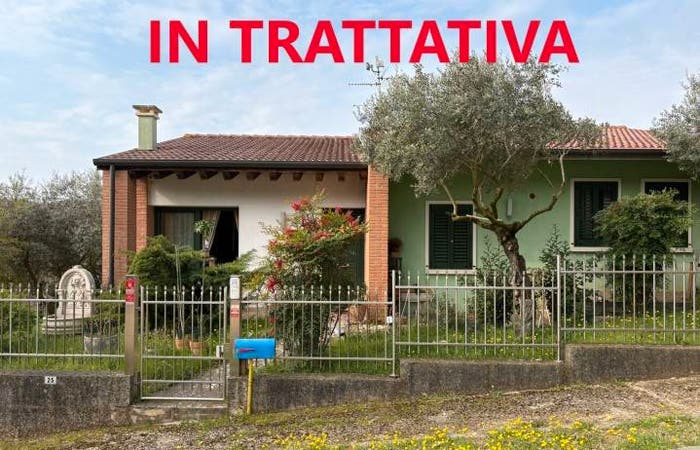 Casa trilocale in vendita in Via Costa, Villaga