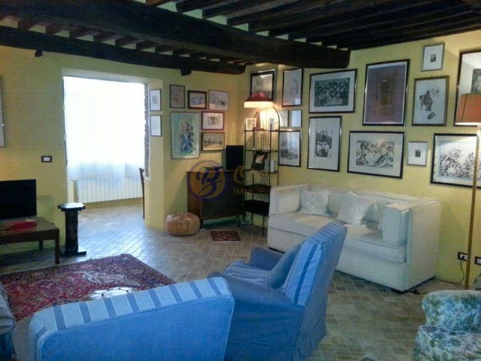 Appartamento quadrilocale in vendita in Via Novembre, Camaiore Paese, Camaiore
