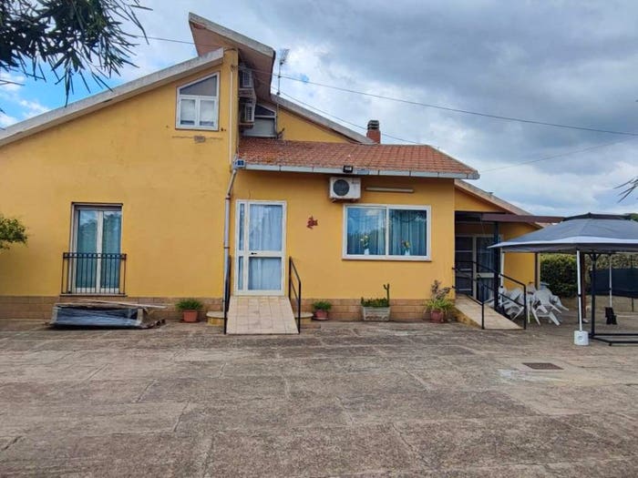 Casa con 6 locali in vendita in Strada Vicinale Mazzone, Caltagirone