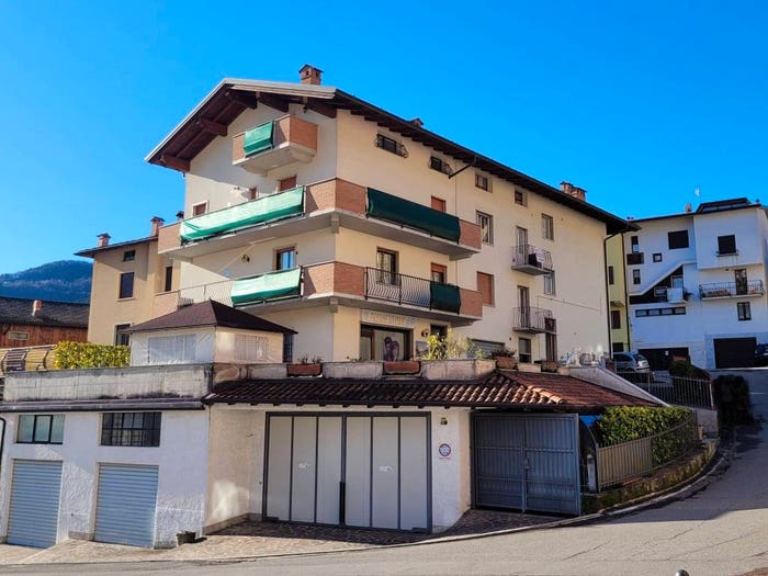 Casa con 6 locali in vendita in Piazza Minatori, Villassio, Gorno
