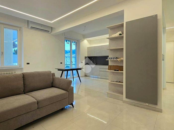Appartamento trilocale in vendita in Via Amerigo Vespucci, Pegli, Genova