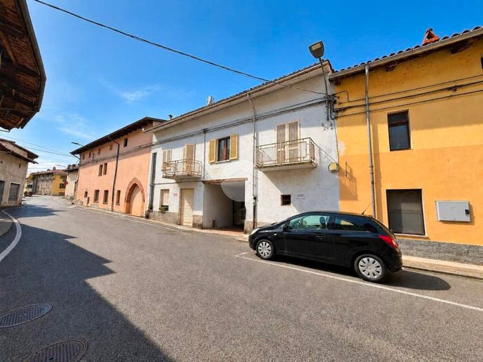 Casa con 6 locali in vendita in Corso Vittorio Emanuele, Albiano d'Ivrea