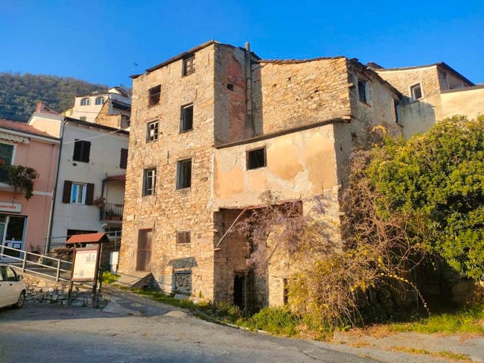 Casa con 6 locali in vendita in Villa Guardia Villa Viani, Pontedassio