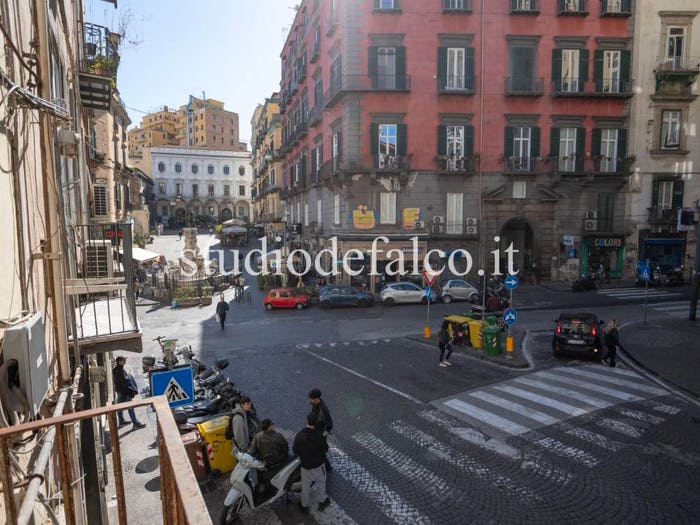 Appartamento quadrilocale in vendita in Calata Trinità Maggiore, Centro Storico, Napoli