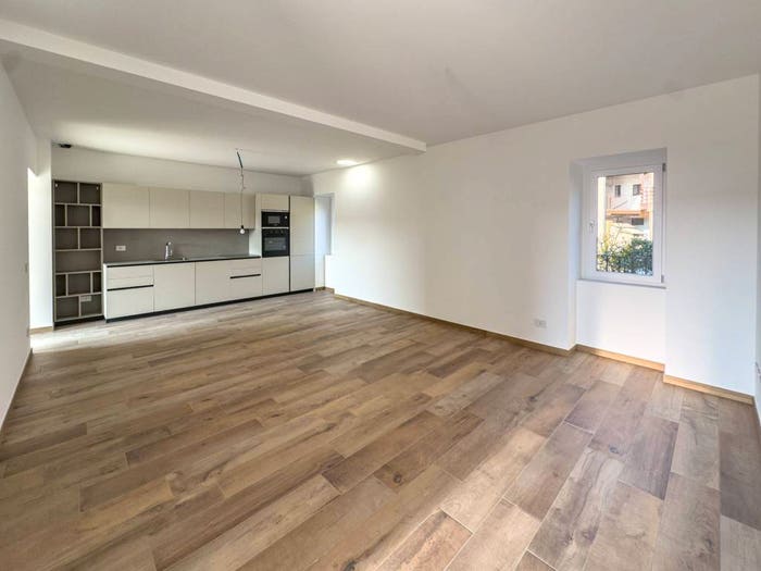 Appartamento trilocale in vendita in Via San Pietro, Centro, Cantello