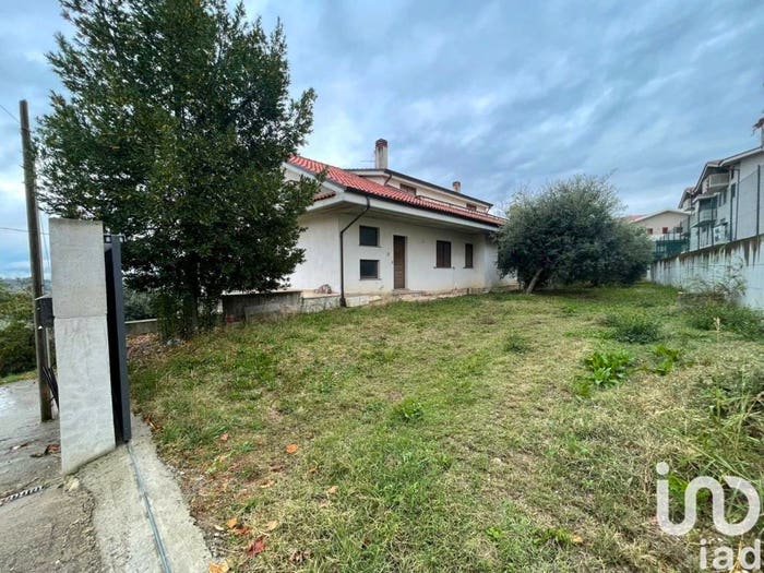Casa con 6 locali in vendita in Localit  QUERCIA DELL'OMPISO, Pianella