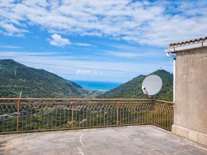 Casa quadrilocale in vendita in Contrada San Noto, Ficarra