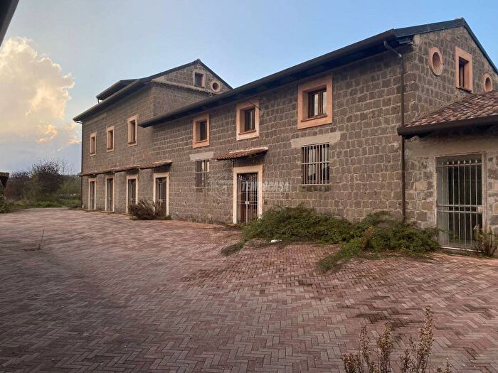 Casa con 6 locali in vendita in Via San Vitaliano, Casertavecchia Casola, Caserta