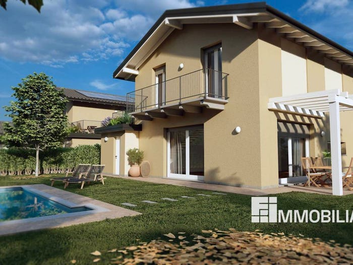 Casa quadrilocale in vendita in Via Valcastellana, Centro, Angera