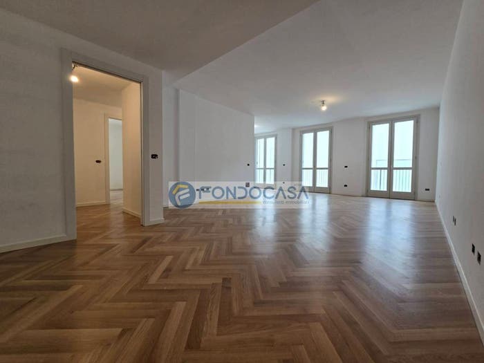 Appartamento quadrilocale in vendita in Corso Camillo Benso Conte di Cavour, Centro Storico, Pavia