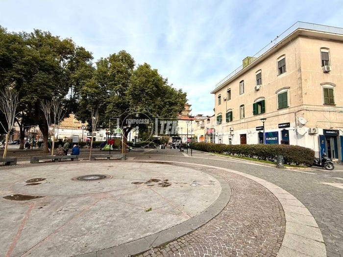 Appartamento trilocale in vendita in Piazza Luigi Poderico, Arenaccia, Napoli