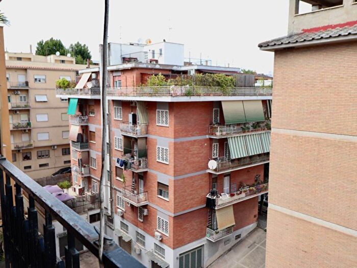 Appartamento trilocale in vendita in Via Federico Jorini, Portuense, Roma