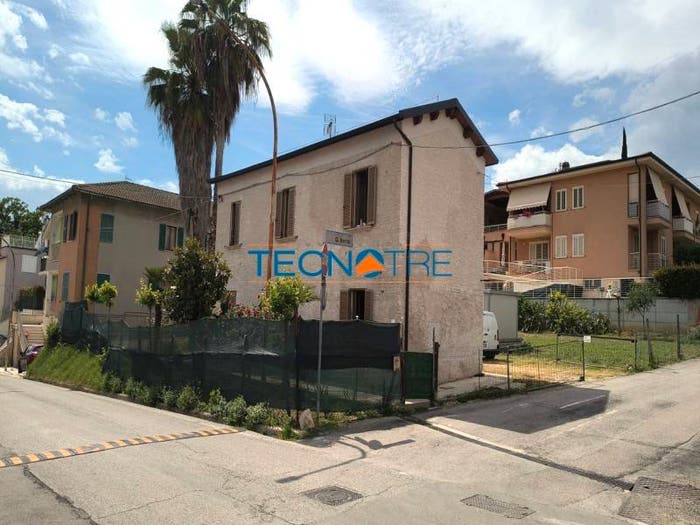 Casa quadrilocale in vendita in Via Burrone, Villa San Giuseppe, Colli del Tronto