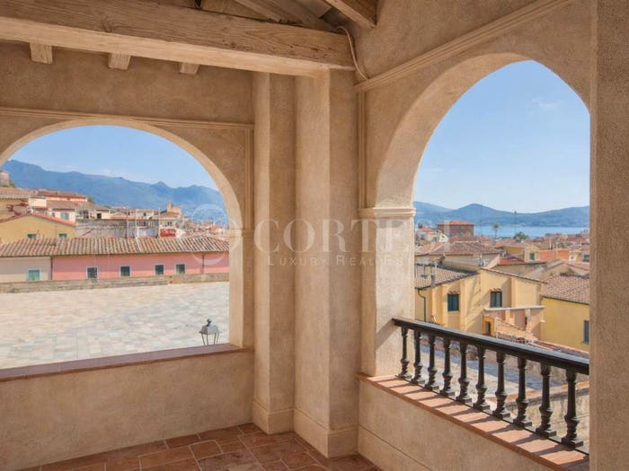 Appartamento con 6 locali in vendita in Vicolo Montanara, Centro, Portoferraio