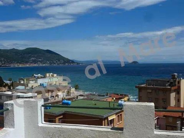 Casa quadrilocale in vendita in Laigueglia
