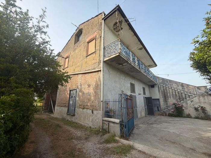 Appartamento con 6 locali in vendita in Via Varignano, Acerra