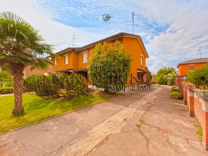 Casa quadrilocale in vendita in VIA VEGRI, Centro, Guastalla