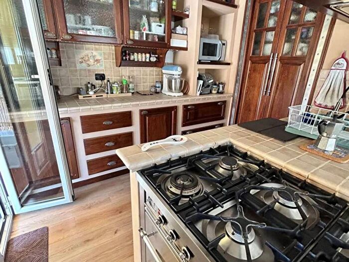Appartamento con 6 locali in vendita in Via Lago Di Garda, Villa Ceccolini, Pesaro