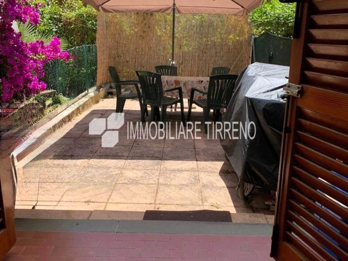 Appartamento bilocale in vendita in Viale Roma, Marina di Massa Centro, Massa