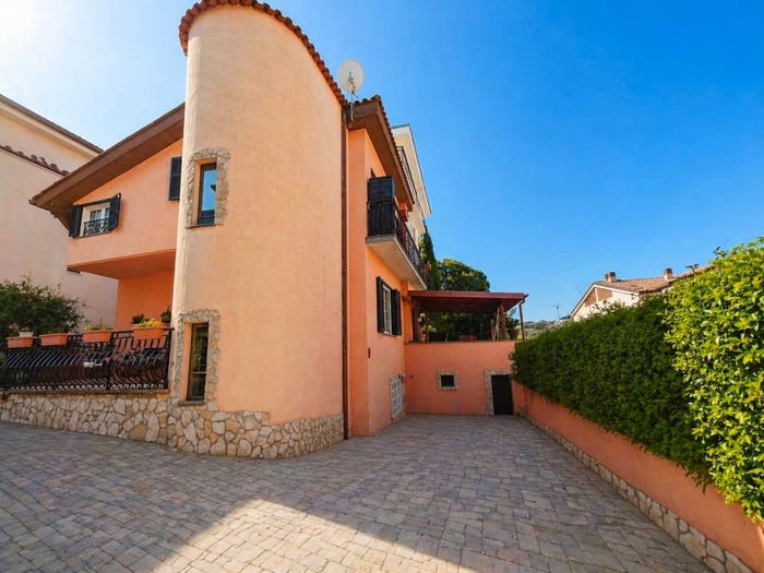 Casa con 5 locali in vendita in Largo Cesare Colizza, Centro, Marino