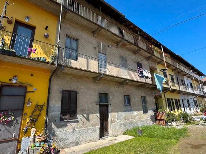 Casa con 6 locali in vendita in Via Libertà, Bernate, Casale Litta