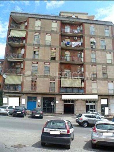 Appartamento con 6 locali in vendita in Via Degli Stadi, Stadio Città, Cosenza