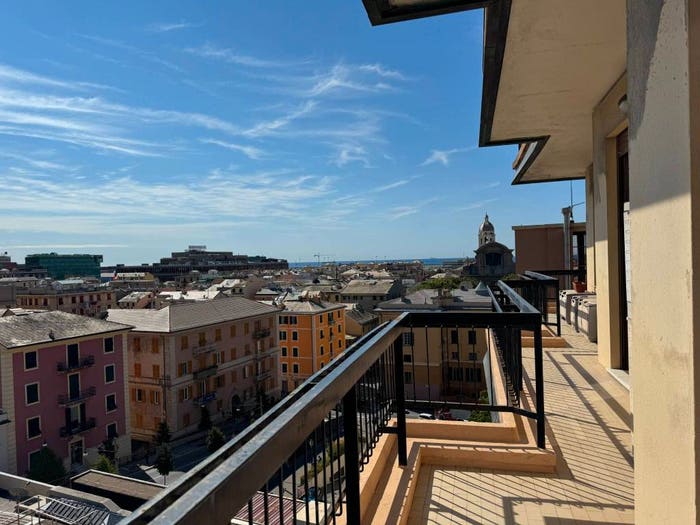 Appartamento con 6 locali in vendita in Via Giuseppe Elia Benza, Sestri Ponente, Genova