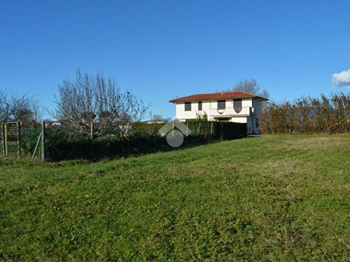 Casa quadrilocale in vendita in Via primo maggio, Chiesina Uzzanese