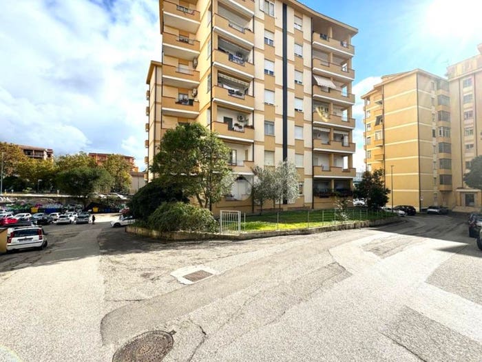 Appartamento quadrilocale in vendita in Piazzale Federico Garcia Lorca, Centro, Nuoro