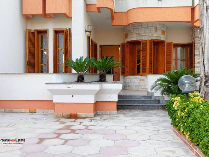 Casa con 6 locali in vendita in Via Veglie, Centro, Carmiano