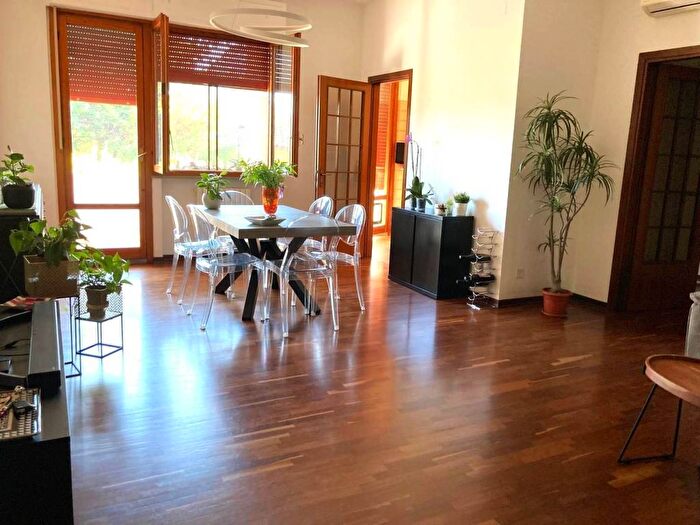 Appartamento con 5 locali in vendita in Palombare, Ancona