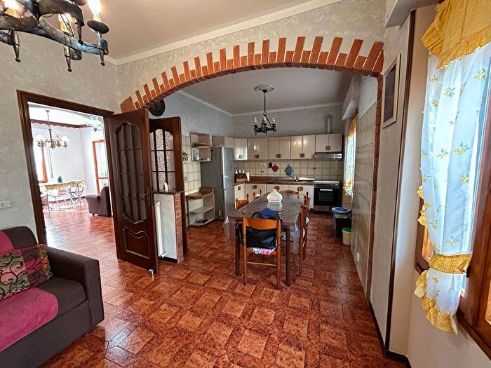 Appartamento con 6 locali in vendita in Strada Sapergo, Due Strade, Bordighera