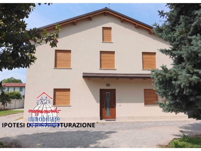 Casa con 6 locali in vendita in VIA RENO VECCHIO, Cento Paese, Cento