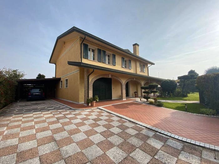 Casa con 6 locali in vendita in Centro, Agna