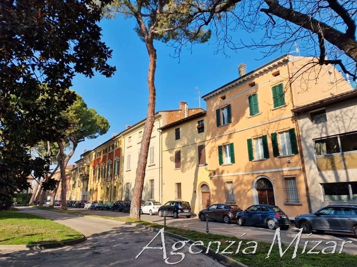 Casa con 6 locali in vendita in Via Camillo Benso di Cavour, Centro Storico, Imola