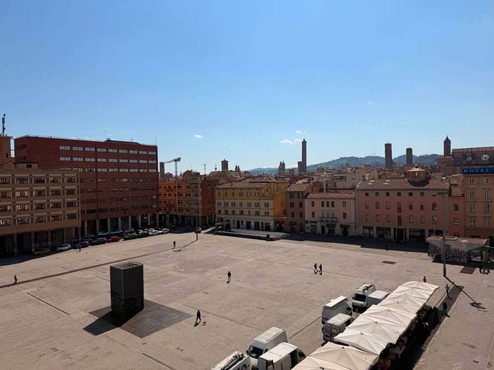 Appartamento quadrilocale in vendita in Piazza dell'Otto Agosto, Irnerio, Bologna