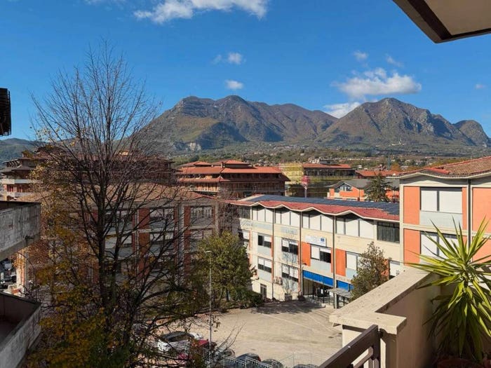 Appartamento con 5 locali in vendita in Via Tuoro Cappuccini, A Annarumma A Gasperi F Tedesco, Avellino
